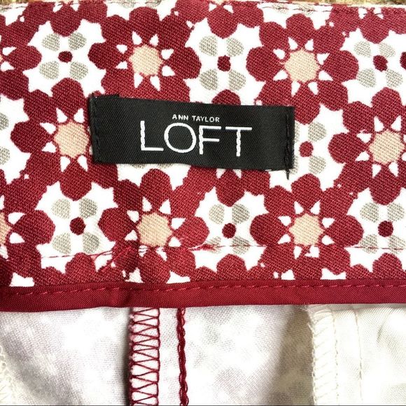 NWOT LOFT Julie Skinny Red Floral Retro Pants Size 4 - Picture 4 of 10